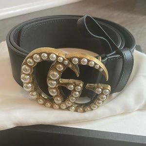 Gucci- Leather Belt with Pearl Double G